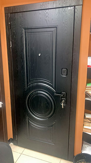 Входная дверь Лабиринт Grand 32 с зеркалом (Белый софт рельеф)