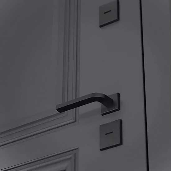 Входная дверь Лабиринт Аляска Лайт 18 с Зеркалом Бетон светлый